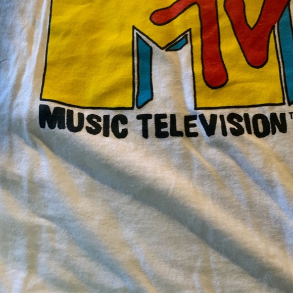 MTV White Graphic T-Shirt Size Medium - Picture 2 of 7